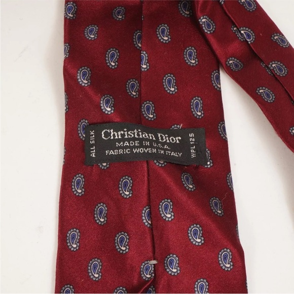Christian Dior Red With Blue Paisley All Silk Made In USA Tie - Picture 4 of 6